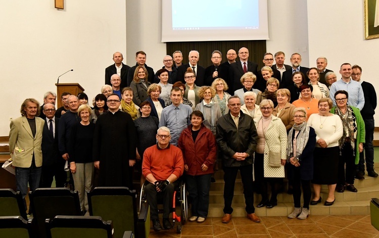 Wykładowcy i słuchacze podczas inauguracji nowego roku w Auli św. Jana Pawła II w radomskim seminarium. 