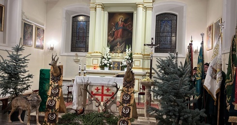 Myśliwi z okręgu skierniewickiego spotkali się na Eucharystii w parafii św. Stanisława.