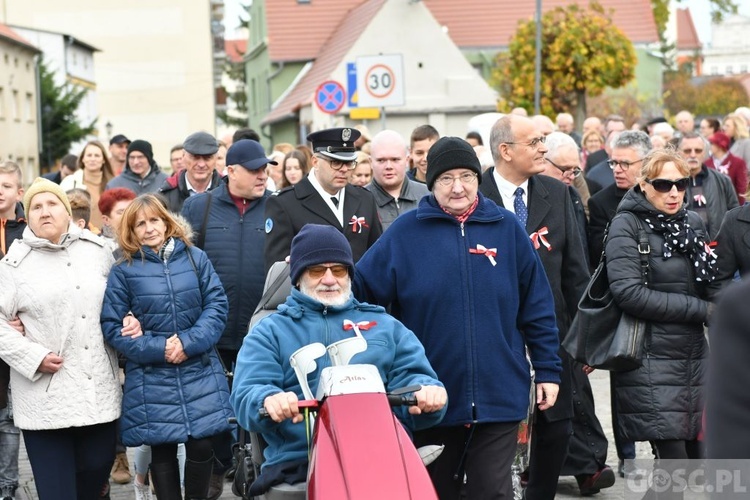 Bytom Odrzański. Poświęcenie nowego nagrobka uczestnika Bitwy o Atlantyk