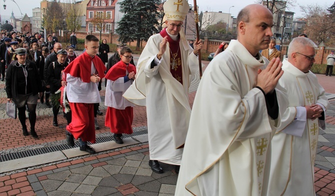 Abp Galbas w Rybniku: Patriotyzm, a nie partiotyzm!