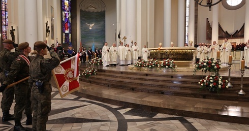 Abp Skworc: Patriotyzm dziś to wprowadzanie pokoju