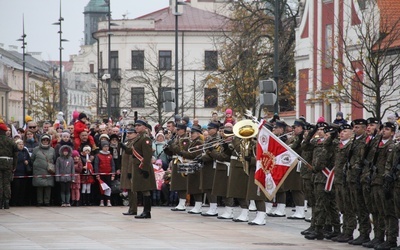 Mieszkańcy Lublina tłumnie uczestniczyli w uroczystościach w centrum miasta.