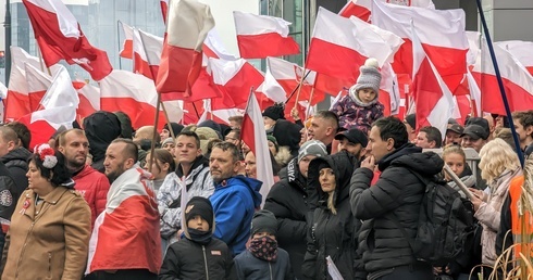 100 tysięcy biało-czerwonych flag w Warszawie