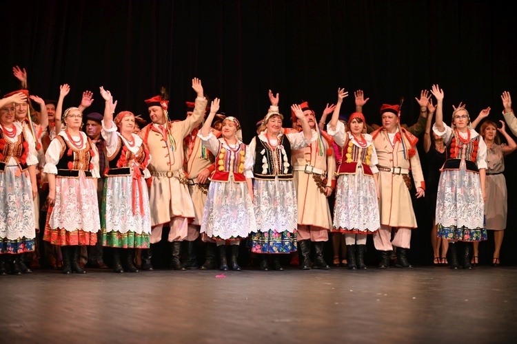 Świdnica. „Zasłużony Kulturze Gloria Artis” dla Marii Skiślewicz i Zespołu „Krąg”