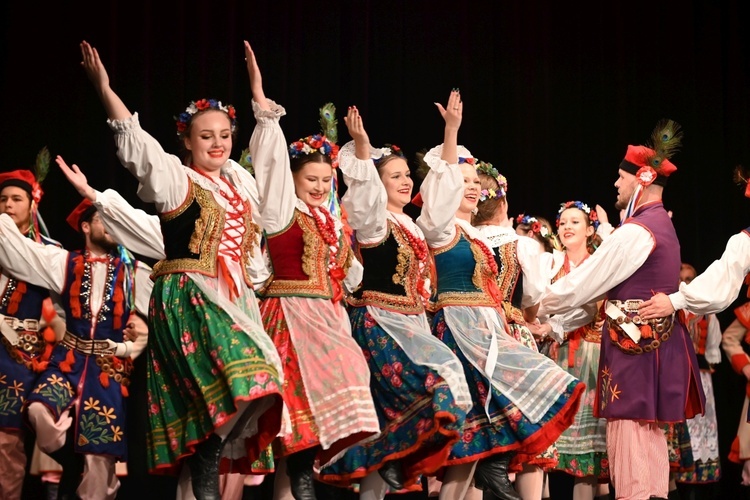 Świdnica. „Zasłużony Kulturze Gloria Artis” dla Marii Skiślewicz i Zespołu „Krąg”