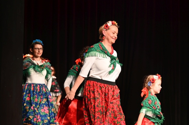 Świdnica. „Zasłużony Kulturze Gloria Artis” dla Marii Skiślewicz i Zespołu „Krąg”
