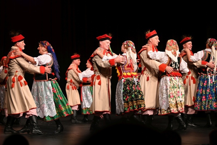 Świdnica. „Zasłużony Kulturze Gloria Artis” dla Marii Skiślewicz i Zespołu „Krąg”