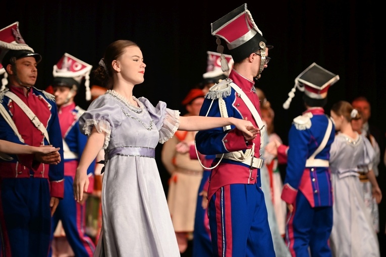 Świdnica. „Zasłużony Kulturze Gloria Artis” dla Marii Skiślewicz i Zespołu „Krąg”