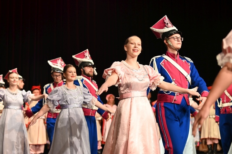 Świdnica. „Zasłużony Kulturze Gloria Artis” dla Marii Skiślewicz i Zespołu „Krąg”