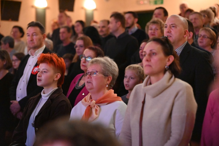 Świdnica. „Zasłużony Kulturze Gloria Artis” dla Marii Skiślewicz i Zespołu „Krąg”