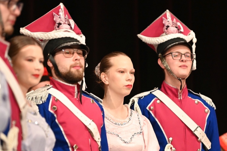Świdnica. „Zasłużony Kulturze Gloria Artis” dla Marii Skiślewicz i Zespołu „Krąg”