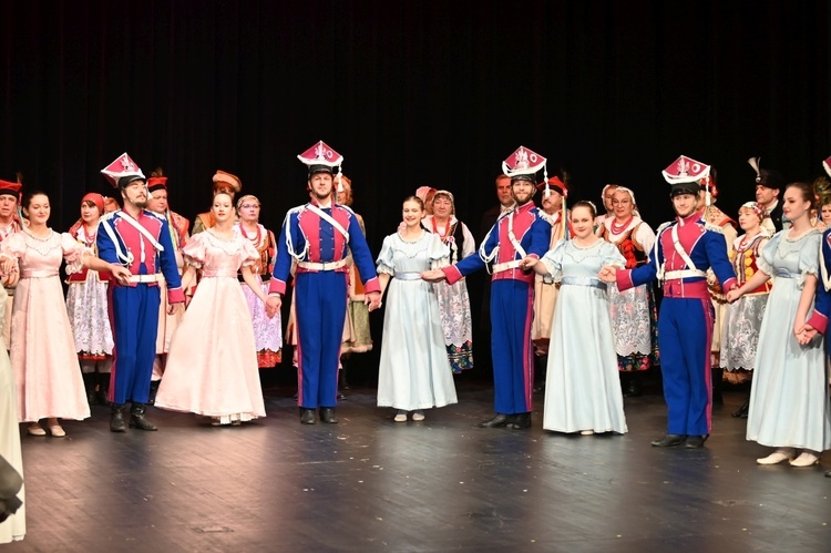 Świdnica. „Zasłużony Kulturze Gloria Artis” dla Marii Skiślewicz i Zespołu „Krąg”