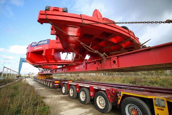 Gigantyczny transport wjedzie na A4 koło Krapkowic