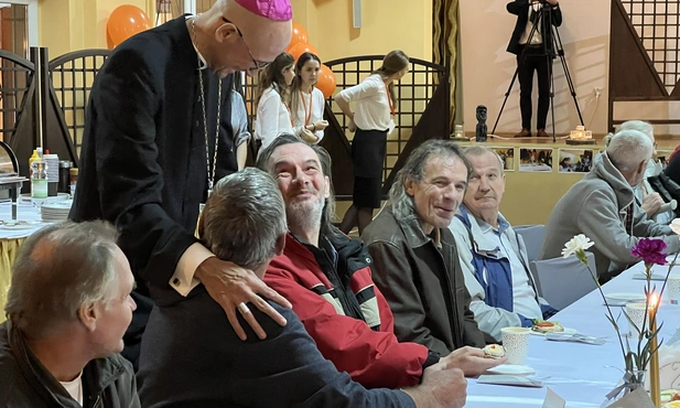 Abp Galbas: Ubodzy są dla nas okazją do realizacji Bożego zamysłu