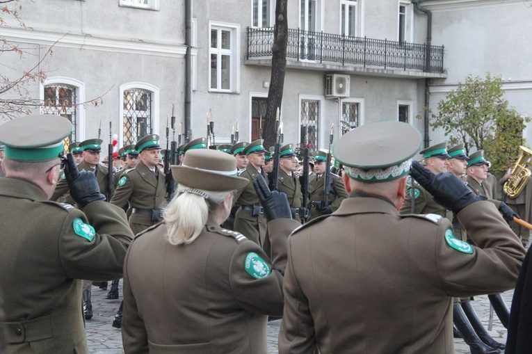 Nowy Sącz. Odsłonięcie tablicy upamiętniającej ks. ppłk. Andrzeja Niwę