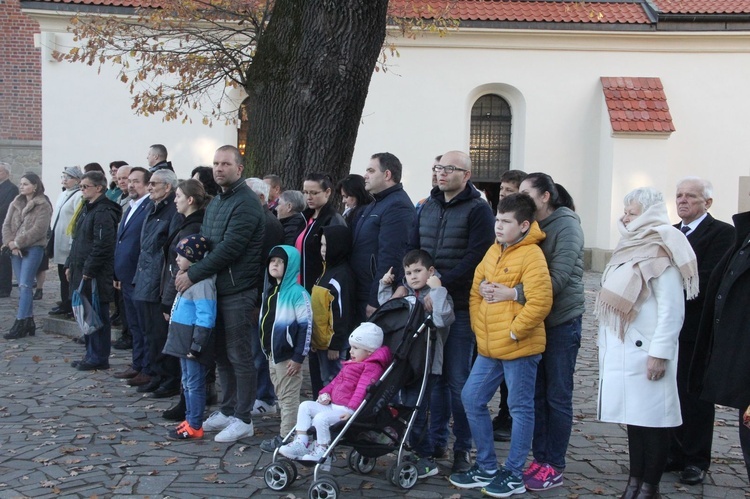 Nowy Sącz. Odsłonięcie tablicy upamiętniającej ks. ppłk. Andrzeja Niwę