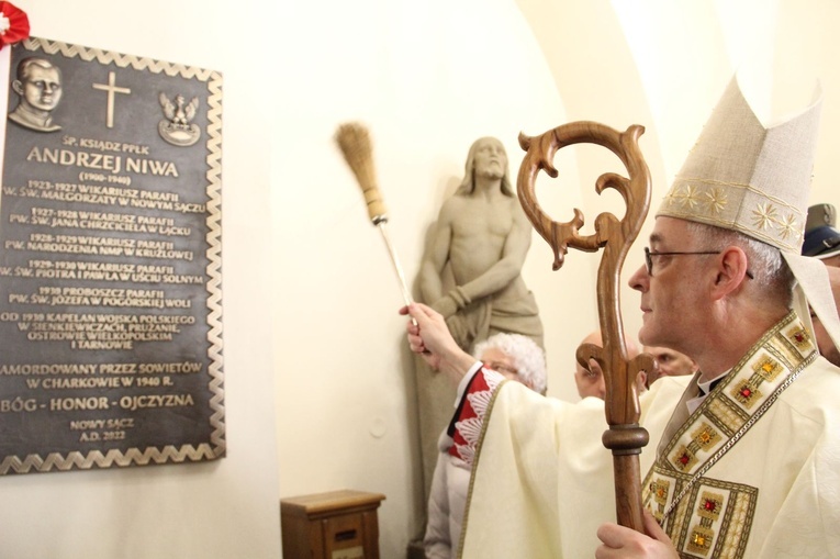 Nowy Sącz. Odsłonięcie tablicy upamiętniającej ks. ppłk. Andrzeja Niwę