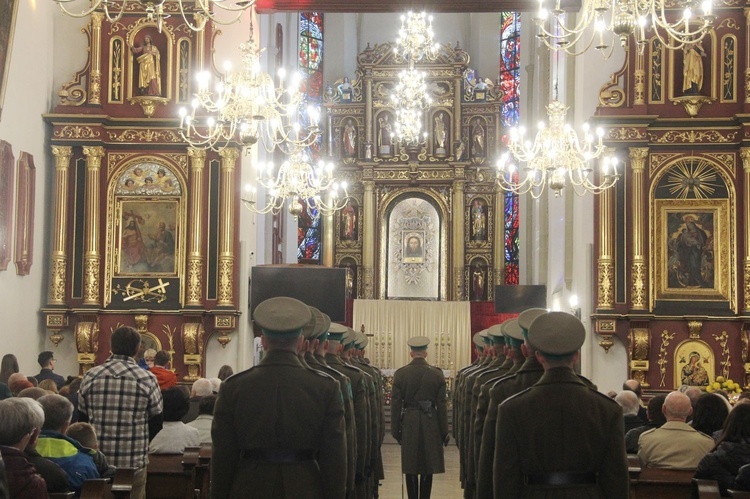 Nowy Sącz. Odsłonięcie tablicy upamiętniającej ks. ppłk. Andrzeja Niwę