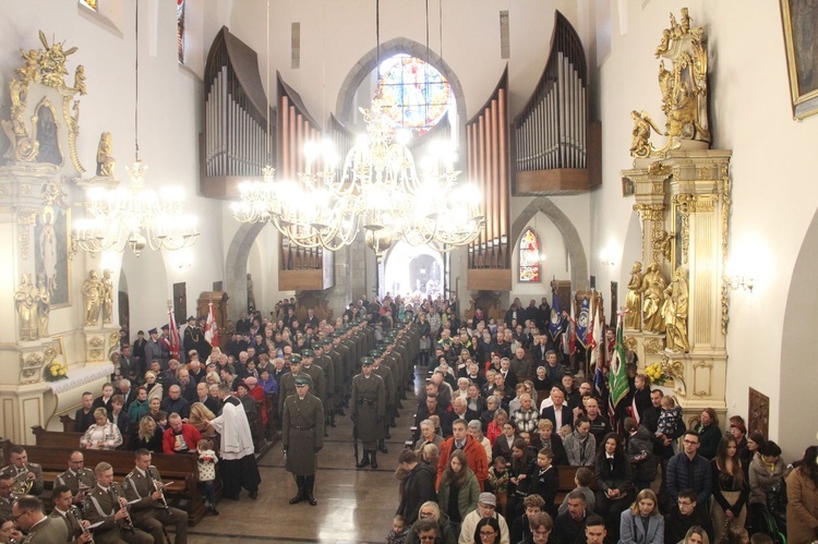 Nowy Sącz. Odsłonięcie tablicy upamiętniającej ks. ppłk. Andrzeja Niwę