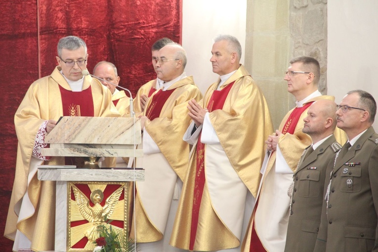 Nowy Sącz. Odsłonięcie tablicy upamiętniającej ks. ppłk. Andrzeja Niwę