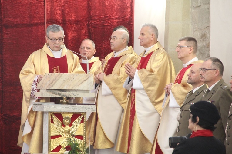 Nowy Sącz. Odsłonięcie tablicy upamiętniającej ks. ppłk. Andrzeja Niwę