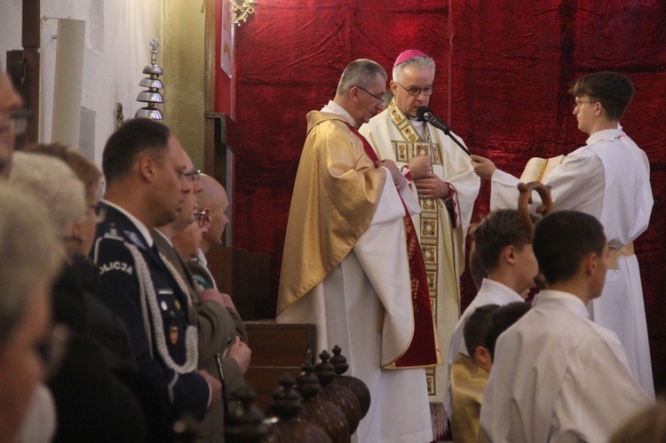 Nowy Sącz. Odsłonięcie tablicy upamiętniającej ks. ppłk. Andrzeja Niwę