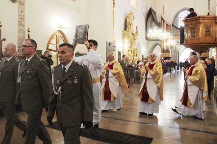 Nowy Sącz. Odsłonięcie tablicy upamiętniającej ks. ppłk. Andrzeja Niwę