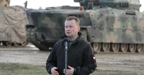 Szef MON: w przyszłym roku podpiszemy umowę z PGZ ws. seryjnej produkcji bojowych wozów piechoty Borsuk 