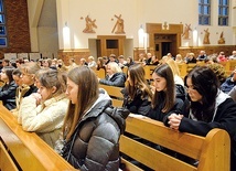 Modlitewne czuwanie „w drodze do Lizbony” w parafii pw. Świętej Rodziny w Mławie.