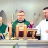 ▲	Eucharystię koncelebrował ks. Henryk Romanik, proboszcz katedry.