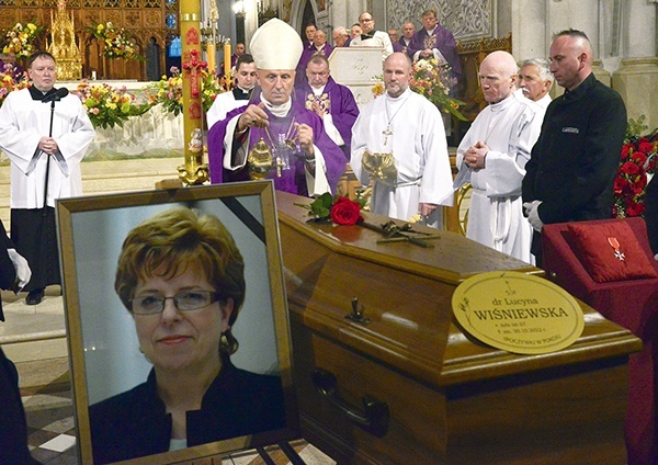 Liturgia ostatniego pożegnania odbyła się 5 listopada w katedrze w Radomiu.