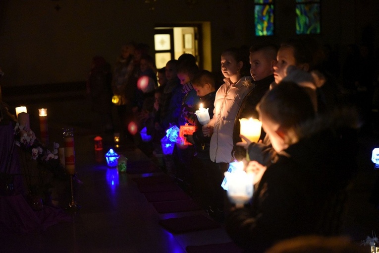 Zbliżają się Roraty z "Małym Gościem Niedzielnym".