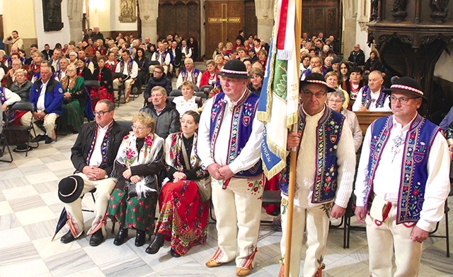 W pielgrzymce uczestniczyło blisko 200 osób.