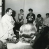 W niedzielę 16 listopada 1980 r. ks. Jerzy Błaszczak SAC celebrował Eucharystię w korytarzu głównym przy szatni UW. Uczestniczyli w niej biorący udział w strajkach okupacyjnych.