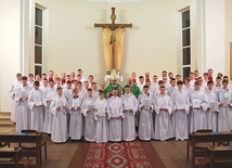 ▲	Promocji drugiej grupie udzielił bp Wojciech Osial.