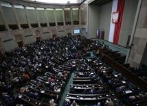Sejm uchwalił zmiany prawa dot. państwowej komisji ds. pedofilii. Spięcie pomiędzy posłankami KO i Polski 2050