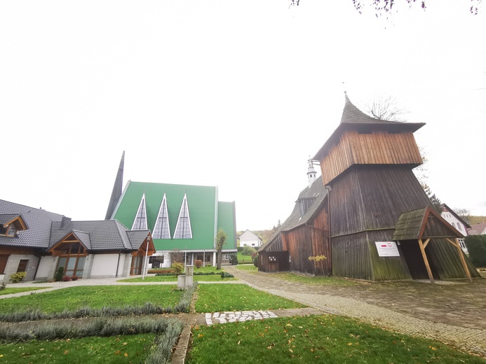 Zabytkowy kosciół w Jodłowniku