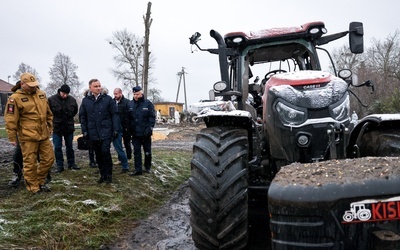 Prezydent na miejscu eksplozji rakiety w Przewodowie