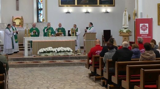 Wolontariusze POPŻ z regionu w siedzibie Caritas w Janowicach