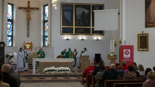 Wolontariusze POPŻ z regionu w siedzibie Caritas w Janowicach