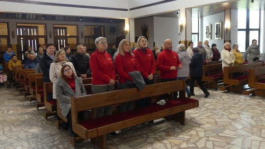 Wolontariusze POPŻ z regionu w siedzibie Caritas w Janowicach