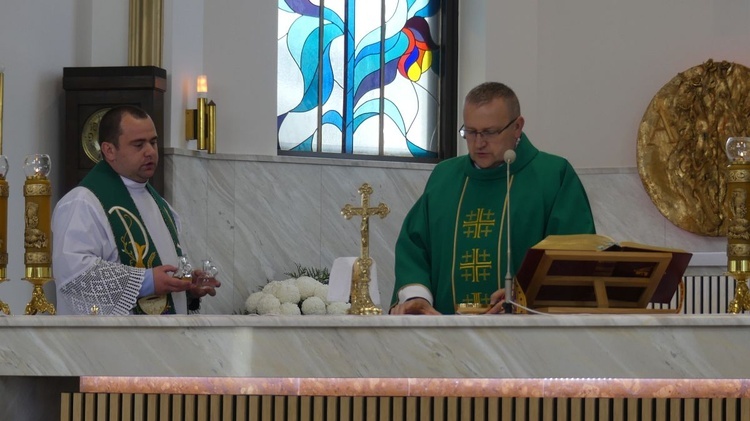 Wolontariusze POPŻ z regionu w siedzibie Caritas w Janowicach