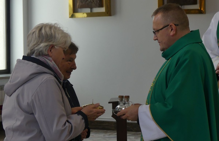 Wolontariusze POPŻ z regionu w siedzibie Caritas w Janowicach