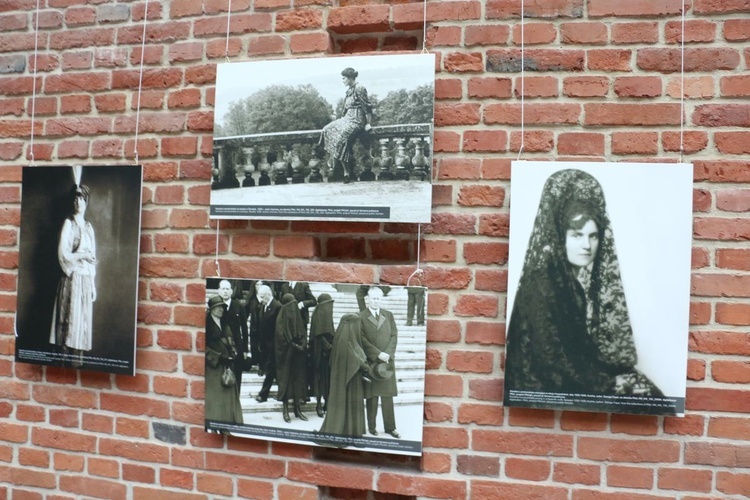 Prof. Karolina Lanckorońska na fotografiach