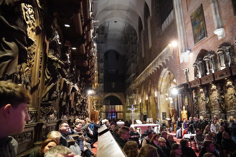 Oratorium "Miażdżąca głowę węża" w katedrze wrocławskiej
