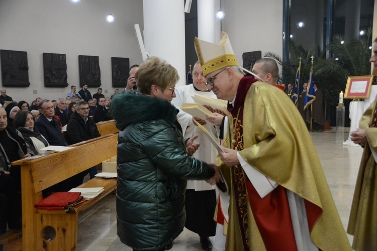 Jubileuszowe dyplomy dla pracowników instytucji diecezjalnych