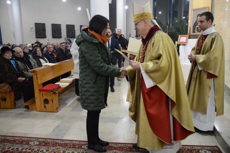 Jubileuszowe dyplomy dla pracowników instytucji diecezjalnych