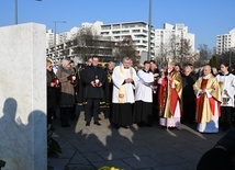 Obelisk i tablica ks. Golędzinowskiego