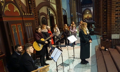 Bp Kopiec życzył młodym, by mieli odwagę patrzeć na siebie jako na tych, którzy zostali powołani do wielkich rzeczy