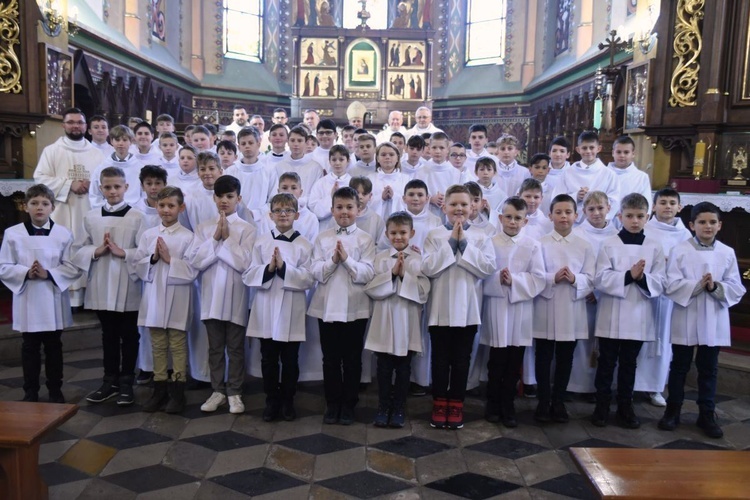 Lektorzy i ministranci w Nawojowej